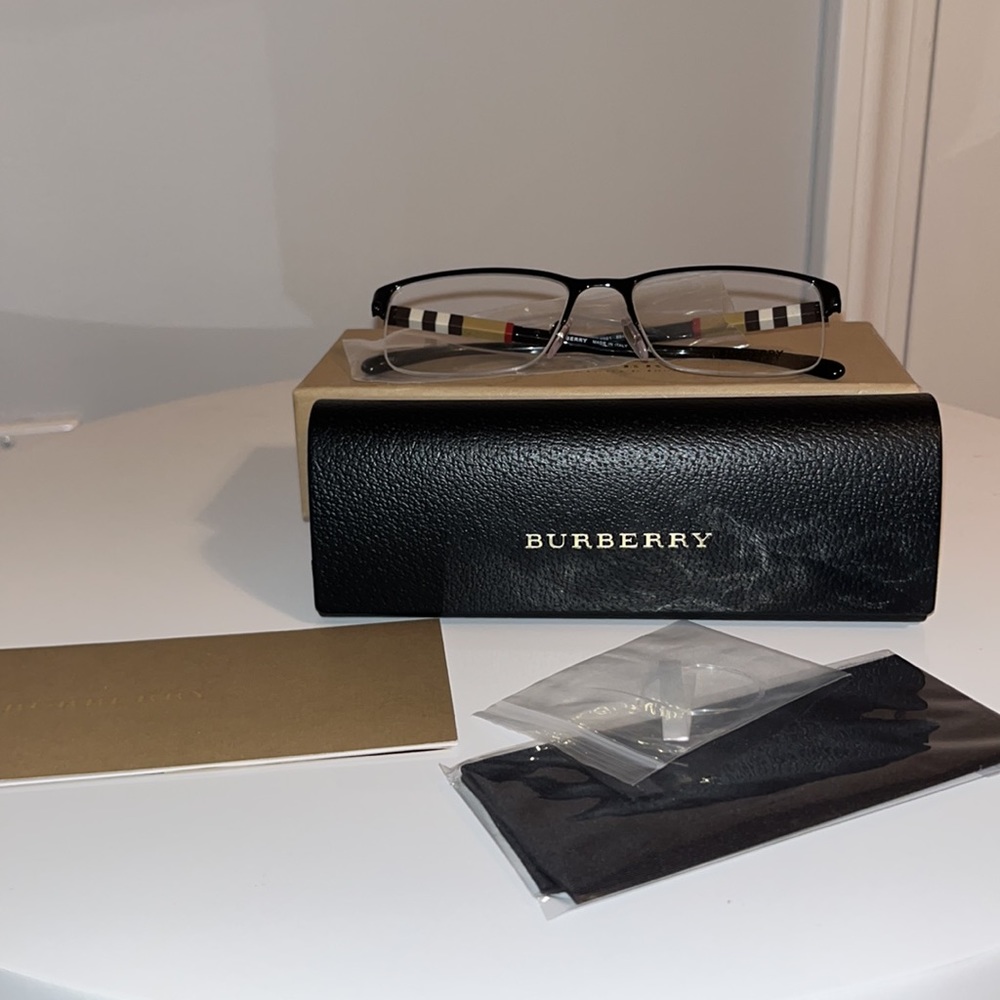 Brand new Burberry glasses. Never used or worn. Still has its certification!
